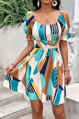 Robe imprimée à manches volantées et taille froncée