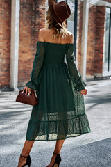 Robe à pois suisses à col carré et smocks