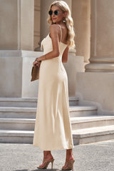 Kleid mit Spaghettiträgern und Bindedetail
