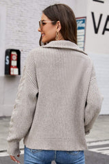 Pullover mit halblangem Reißverschluss und Kragen aus gemischtem Strick