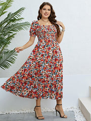 Robe à fleurs smockée à col carré grande taille