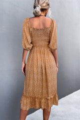 Robe midi imprimée à épaules dénudées et ourlet à volants