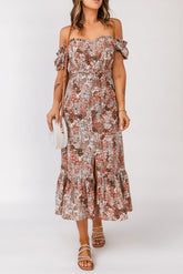 Geblümtes, schulterfreies Kleid mit Rüschenbesatz und Schlitz