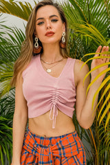 Kurzes Stricktop mit Kordelzug, gerüschtem asymmetrischem Ausschnitt