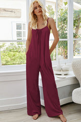 Jumpsuit mit U-Ausschnitt, Spaghettiträgern und Taschen