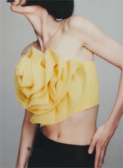 Haut à bretelles enveloppantes avec décoration florale tridimensionnelle en forme de rose 3D