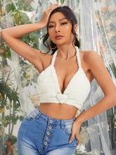 Gilet en peluche décolleté plongeant en V profond en forme de cœur avec décoration dos nu et bretelles