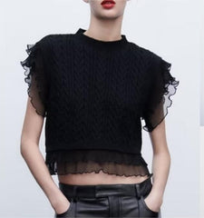 Schwarze Strickweste mit laminierter Dekoration und acht Streifen