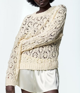 Sanfter, lockerer Pullover aus Jacquard-Mesh mit Rundhalsausschnitt und langen Ärmeln