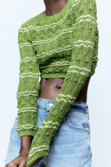 Kurzer grüner Strickpullover mit ausgehöhlter Cutout-Textur
