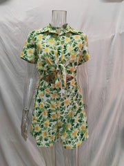 Kurzärmliger Strampler mit Blumenmuster und Schleife