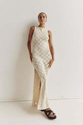 Ausgehöhltes Cutout-Netz-Strandurlaubskleid Gestricktes Schlitzkleid