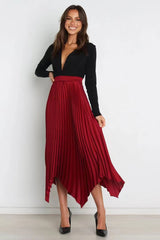 Einfarbiges, sonnengefaltetes, elastisches, lässiges, passendes Kleid mit hoher Taille
