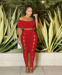 Costume pantalon deux pièces boutonné à épaules dénudées