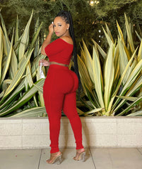 Costume pantalon deux pièces boutonné à épaules dénudées