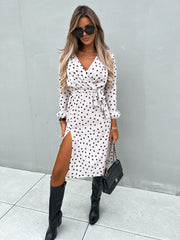 Robe trapèze fendue haute à manches longues et ceinture à pois pour l'automne