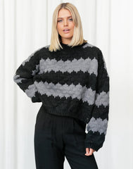 Pull en tricot à rayures de couleur assortie