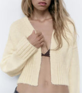Jüngere lockere Figur schmeichelnde Strickjacke Langarmpullover Pullover Mantel