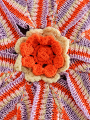 Gestrickte Weste Handgemachte Weste mit Blumenmuster