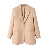 Tragen Sie einen geraden, lässigen Blazer mit geradem Bein und einer Hose