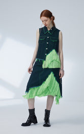 Ensemble deux pièces en jean vert fluo avec jupe et gilet à pompons