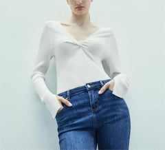 Pull en tricot à manches longues et col en V avec nœud torsadé de couleur unie