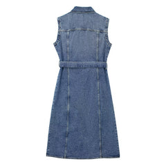 Schlankes, figurbetontes, ärmelloses Jeanskleid