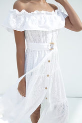 Robe mi-longue blanche à broderies et découpes ajourées Ra