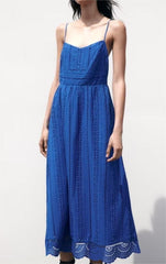 Midikleid mit ausgehöhltem Ausschnitt und Stickerei