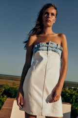 Robe en jean bustier à col droit et courte, coupe tube slim