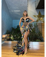 Robe de soirée haut de gamme pour tapis rouge mondaine, couleur perles de l'industrie lourde, robe tube fendue en plumes