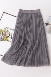 Robe mi-longue en tulle plissée et amincissante
