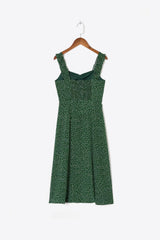 Robe fendue à bretelles et volants à pois