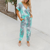 Lässiger Jumpsuit mit Batikmuster und V-Ausschnitt und kurzen Ärmeln