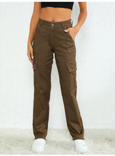 Jeans mit hoher Taille und geradem Bein. Große, weite Taschen. Cargo-Jeans.