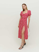 Maxikleid mit eckigem Kragen, Laterne und kurzen Ärmeln, bedrucktem Schlitz am Saum