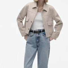 Petit haut court assorti à col rabattu et manches longues, veste douce et décontractée