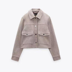 Petit haut court assorti à col rabattu et manches longues, veste douce et décontractée