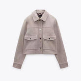 Petit haut court assorti à col rabattu et manches longues, veste douce et décontractée