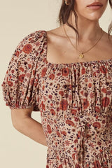 Positionierungskleid mit V-Ausschnitt und kurzen Ärmeln