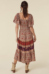 Positionierungskleid mit V-Ausschnitt und kurzen Ärmeln