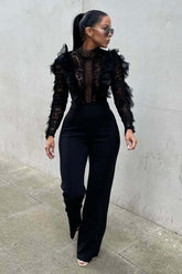 Combinaison transparente avec pantalon à pompons en dentelle