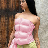 Einfarbige, eng anliegende, baumwollgefütterte Jacke mit Wickeldetail im Kunstleder-Look