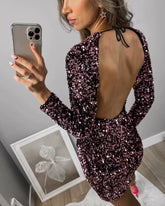 Kleid mit ausgehöhltem Ausschnitt und rückenfreiem Schnürkleid