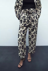 Lockere, lässige Hose mit hoher Taille und Animal-Print