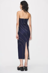 Trägerloses Jeanskleid mit Liniendekoration