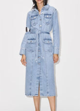 Herbstliches Jeanskleid mit Tuyere-Taschendekoration