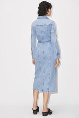 Herbstliches Jeanskleid mit Tuyere-Taschendekoration