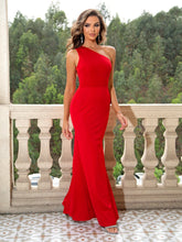 Robe asymétrique à ourlet sirène brodé en maille de couleur contrastée