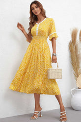 Midikleid mit Blumenmuster, V-Ausschnitt und gesmokten Taillen